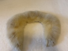 Vintage 1970s Ivory Fox Fur Collar Beige Fabric Neckline Excellent condition
