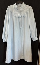 Vtg MISS ELAINE 90s Blue Fleece Robe Embroidered Short Housecoat Button Up Large