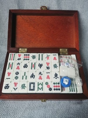 Vintage Chinesisches Mahjong ''Super King'' aus geschnitztem rotem Holz - Top Zustand...