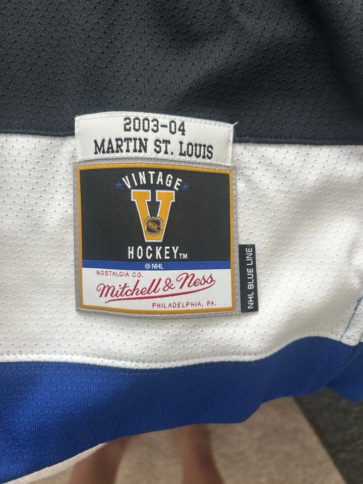 Camiseta deportiva Mitchell and Ness vintage de hockey Martin St. Louis Tampa Bay Lightning Foto 3 de 4
