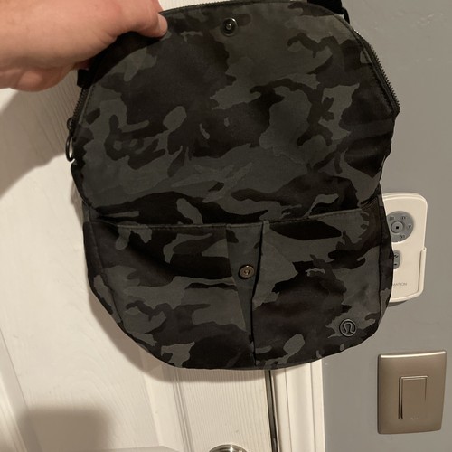 Bolso Lululemon All Night Festival 5 litros jacquard camuflaje obsidiana negro - Imagen 8 de 11