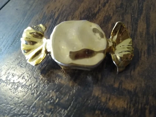 VINTAGE Gold Tone Wrapped Hard Candy Pin Brooch wrapper costume jewelry broach