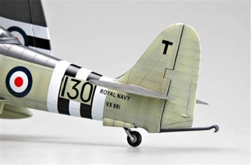 HAWKER SEA FURY FB.11 1/48 aircraft Trumpeter model plane kit 02844 - Image 3 of 4