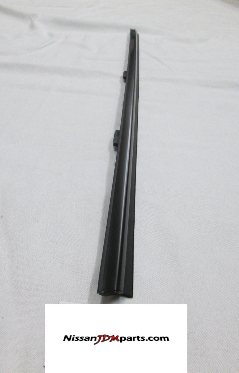 NISSAN ベルトモールディング GENUINE NISSAN SKYLINE R32 COUPE OUTSIDE DOOR BELT MOLDING