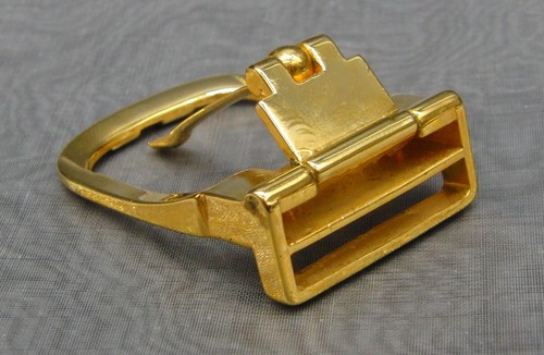 Burberry's Gold-Tone Stylish Belt Buckle Replacement L 5cm x W 3.8cm - Picture 4 of 5