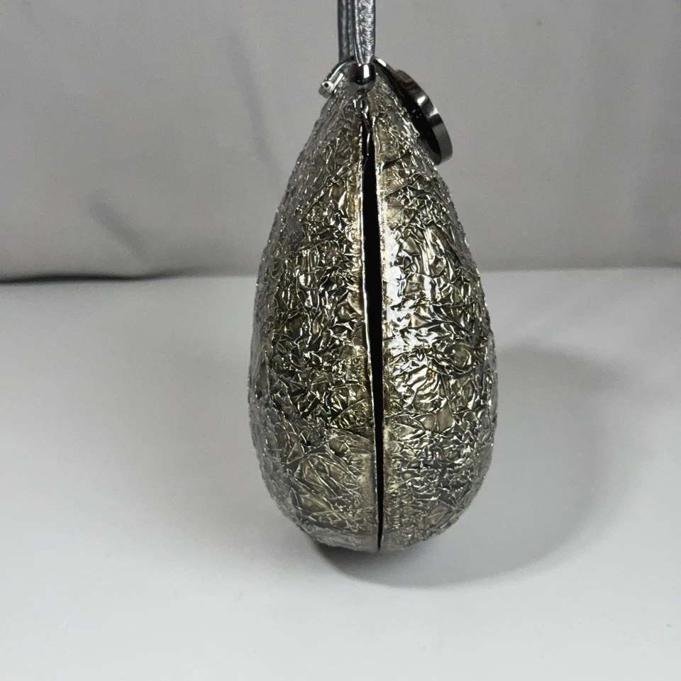 Bolso de noche Rodo metálico aplastado con cubierta dura cierre de fibra de carbono Italia Foto 3 de 4