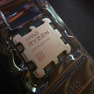 AMD Ryzen 9 7950X – AM5 CPU