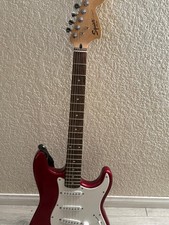Guitarra Eléctrica Squier de Fender Affinity Strat Roja 6 Cuerdas con Correa