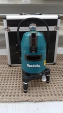 Makita SK20GD Laser Level Self-Leveling Cross Line Builder Tool