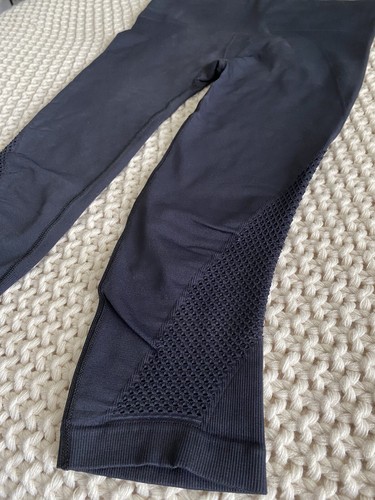 Athleta Size M Breakthrough Laser Cut Capri Crop Leggings Black - Picture 3 of 4