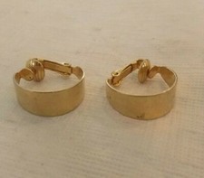 set of goldtone clip on earrings 136