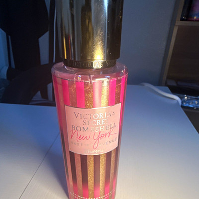Victoria's Secret Bombshell New York Women s Body Mist Fragrance 8.4 fl oz