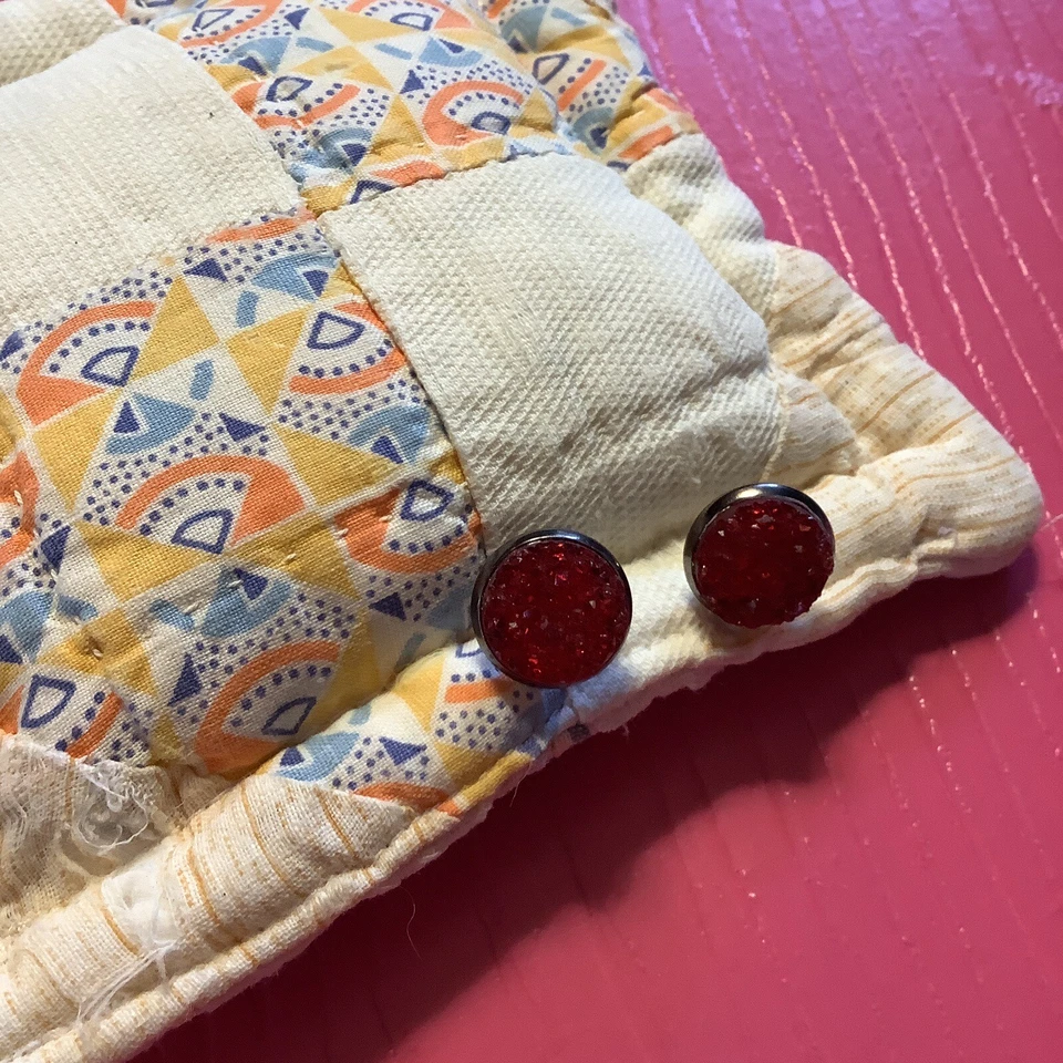 Pendientes redondos rojos súper lindos sin níquel tono plata Foto 2 de 4