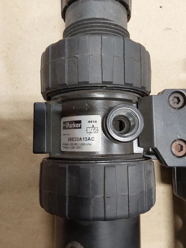 Parker (06E22A13AC) 1/2" NPT Port 40 µm Manual Compressed Air Filter - Image 2 of 4