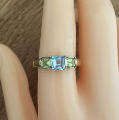 Ring 9 kt Gelbgold Blautopas & Peridot Dreisteine, UK-Größe S 1/2, EU-Größe 60
