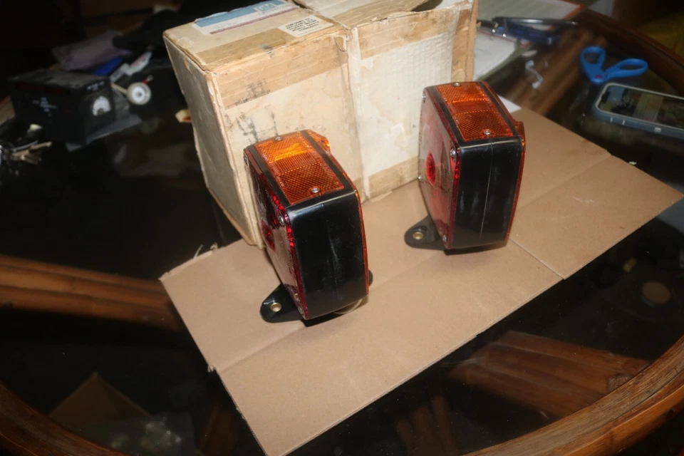 pair NOS GM Chevrolet 1967-79 pickup C K stepside turn signal lights PN 694628 - Image 4 of 4