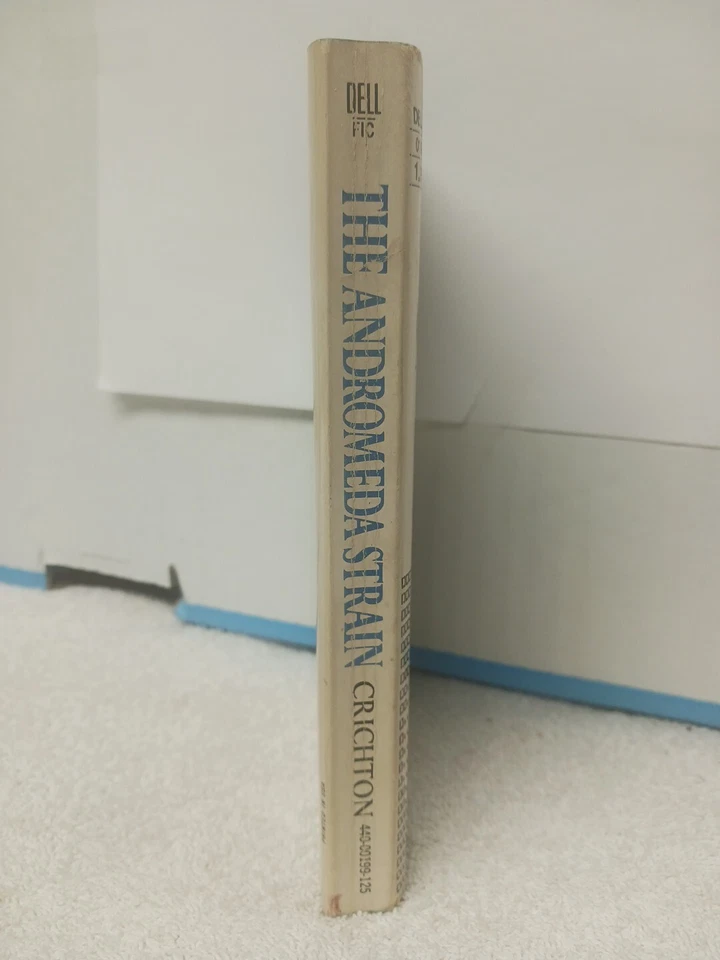 The Andromeda Strain Michael Crichton 1st Paperback Printing Dell 1970 Vintage   - Image 3 of 4