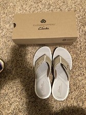 NEW WOMEN'S CLARKS SZ 8 CLOUDSTEPPERS FLIP FLOPS SANDALS Sunmaze Daisy Taupe 45