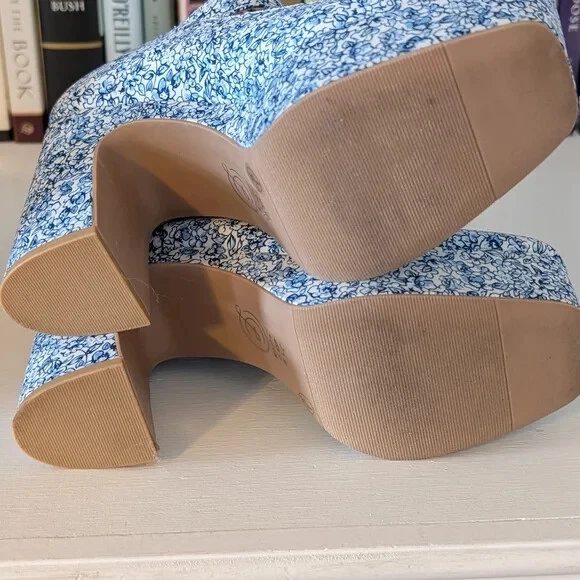 Lavandería China Floral Mary Janes Talla 5 Foto 3 de 4