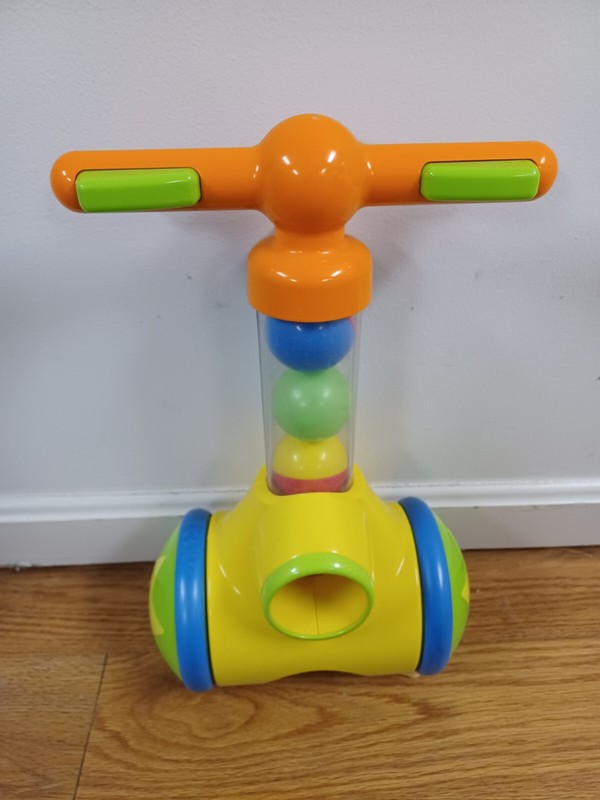 Tomy Pic N Pop Walk Behind Ball Popper