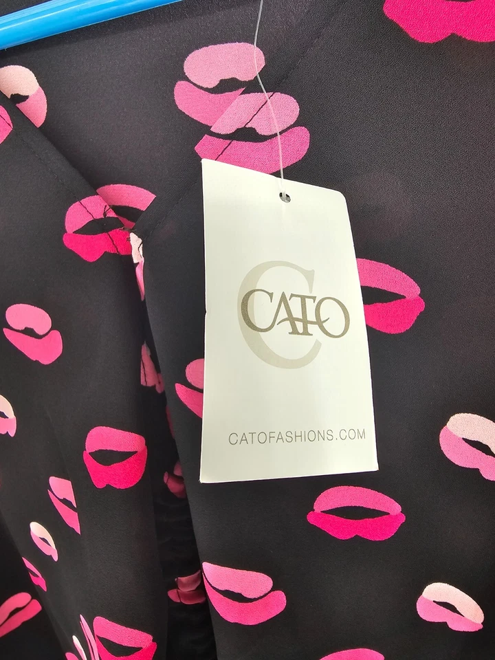 Blusa Cato Talla 18/20 Mujer Top Negro Estampado Labial Novedad Manga Globo Nueva con Etiquetas Foto 4 de 4