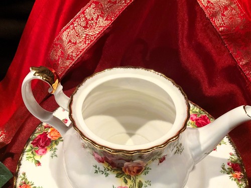 Royal Albert England vintage Old Country Roses Med 4-5 cup 1st qual teapot B44 - Picture 5 of 7