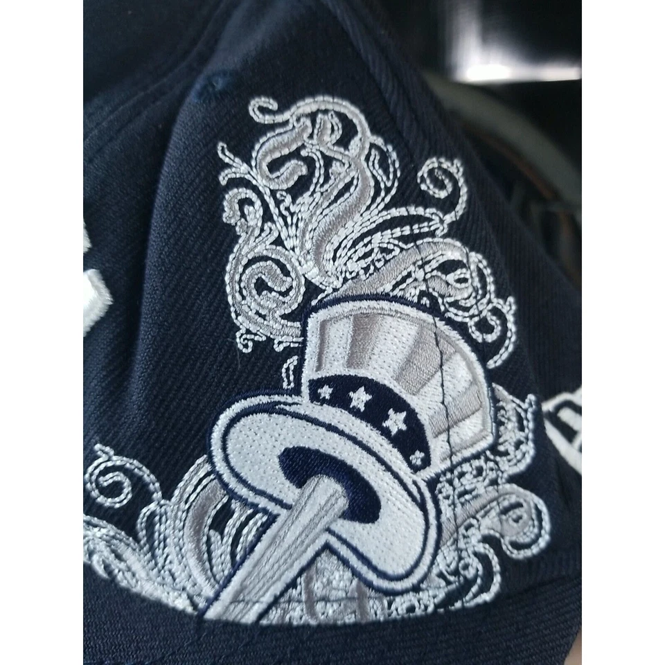 Elementos bordados New Era 59Fifty New York Yankees ajustados 7 3/8 Big E usados - Imagem 3 de 4