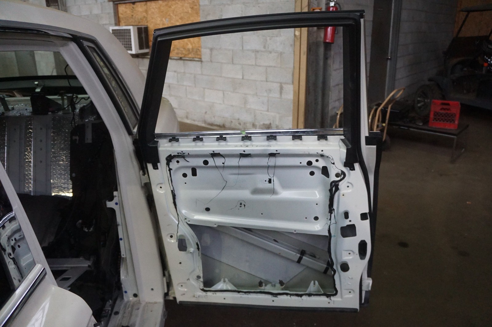 Rear Left Door Shell White (R29) OEM 41527196673 Rolls Royce Phantom Vii 2006