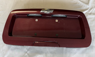 02-09 CHEVY TRAILBLAZER REAR LICENSE PLATE BEZEL BURGUNDY 15194412 USED OEM
