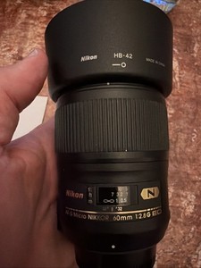 Nikon AF-S Micro NIKKOR 60mm f/2.8G ED Lens - Very Good - HB-42 & Tech Sleeve