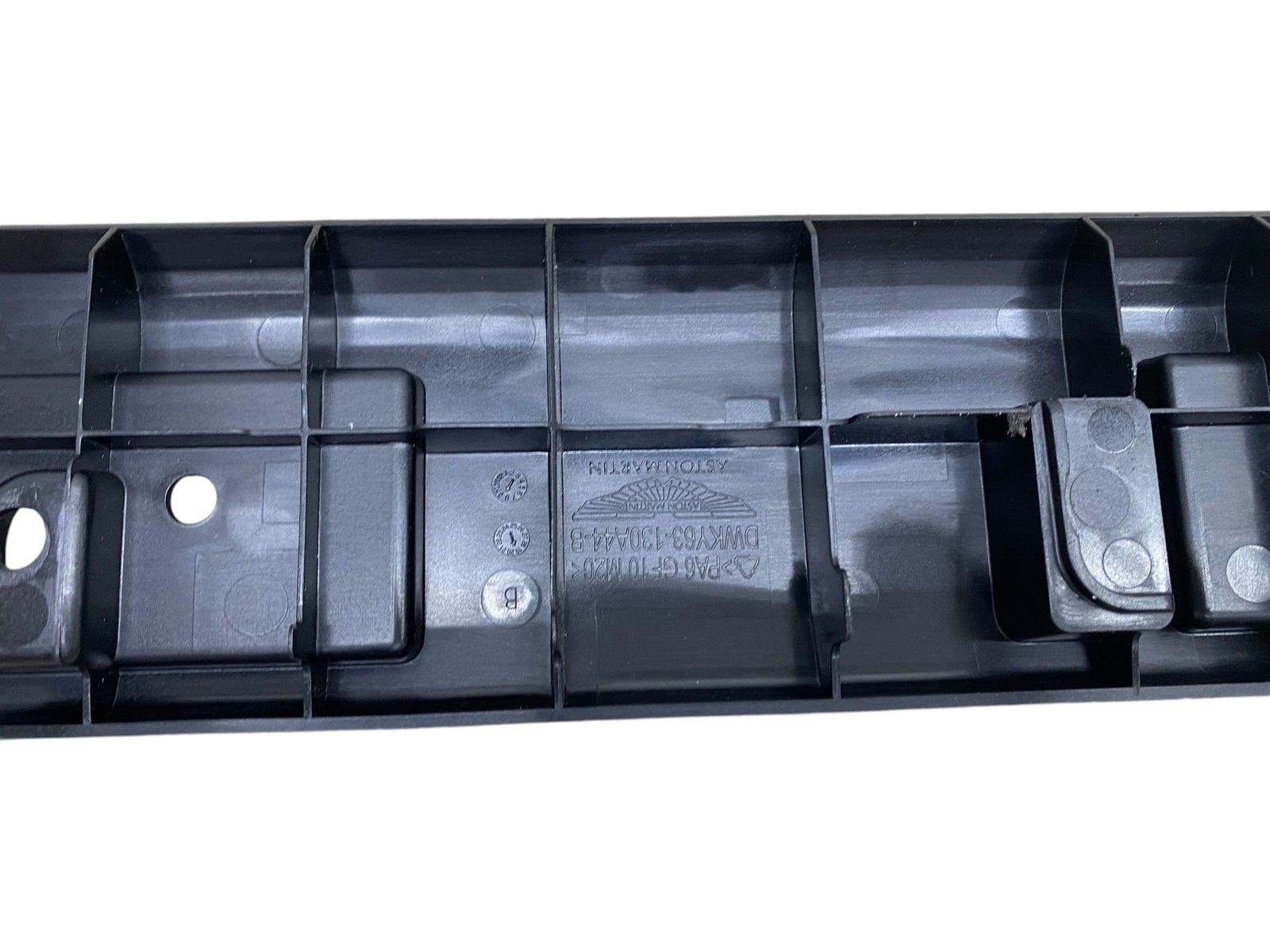 2019 - 2023 ASTON MARTIN VANTAGE RIGHT DOOR ROCKER SILL PANEL INNER MOUNT COVER