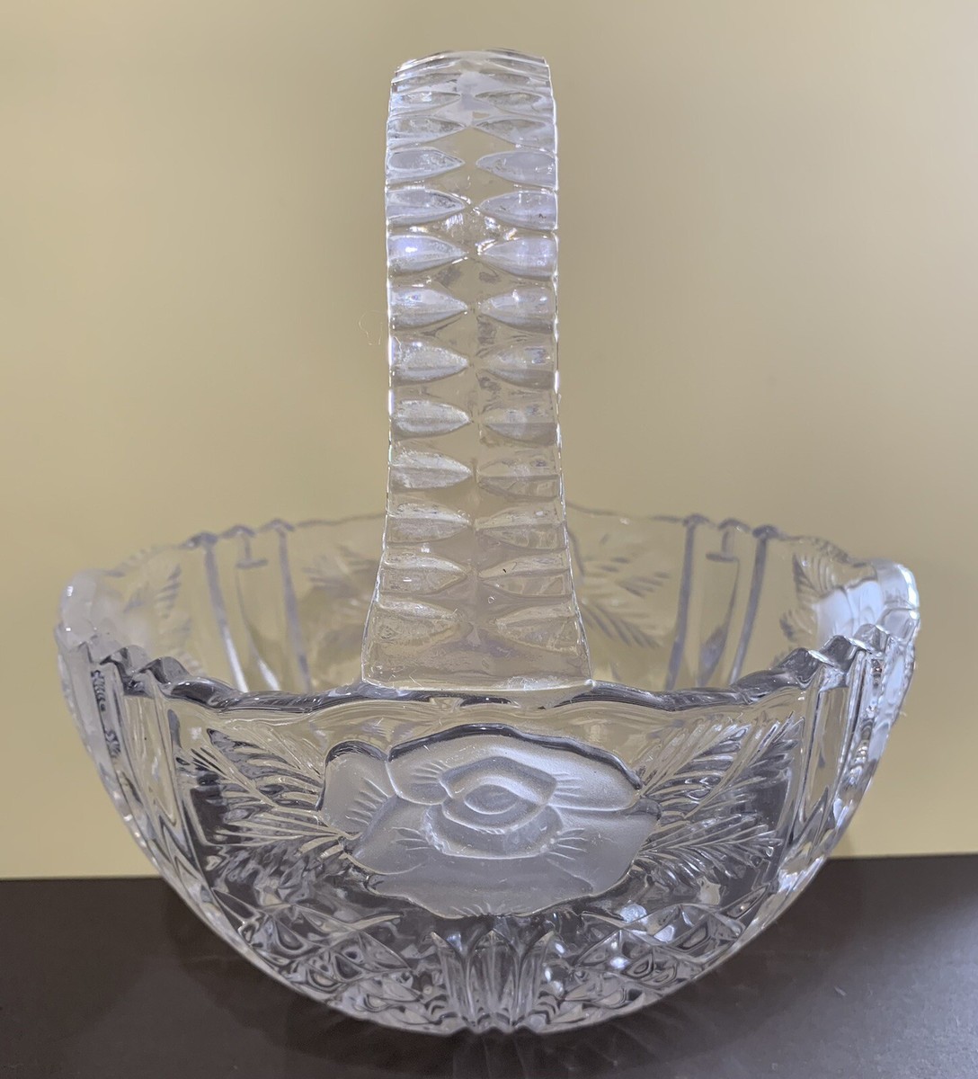 ANNA HUTTE LEAD CRYSTAL HAND BASKET/VINTAGE BLEIKRISTALL CLEAR