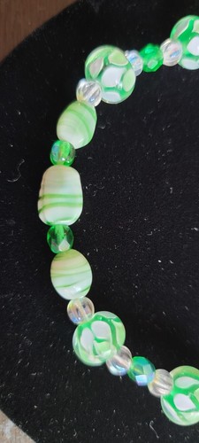 New Green & White Glass Bead Necklace - Picture 4 of 8