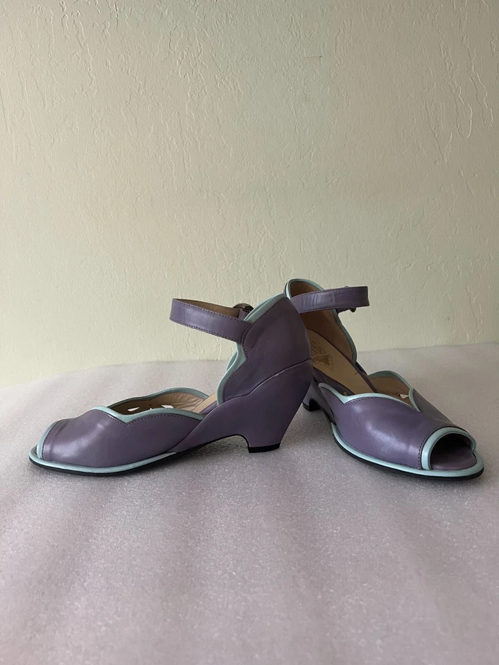 ZAPATOS RECORTADOS JOHN FLUEVOG 10 PINUPS: MS MAY WEDGE PUMPS TACÓN 3,5" púrpura/azul Foto 3 de 4