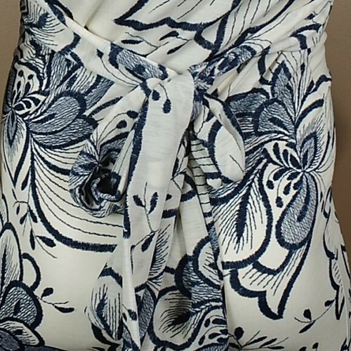 Bellamie - Floral Tie-Back Bodycon 3/4 Sleeve Midi Dress - Small - Bild 5 von 10