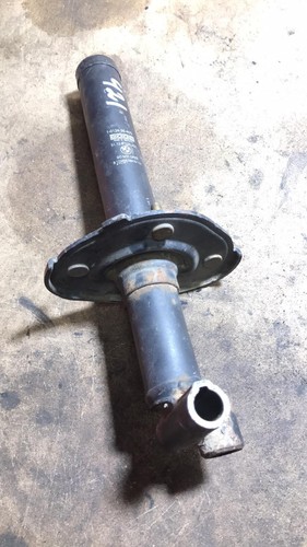 BMW 7 E38 NSR Stoßstange hinten links Stoßdämpferaufnahme 8125421