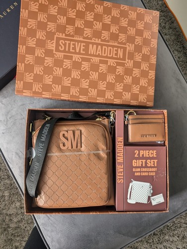 New STEVE MADDEN 2 PIECE GIFT SET GLAM CROSSBODY & CARD CASE TikToc Viral Tan - Picture 3 of 15