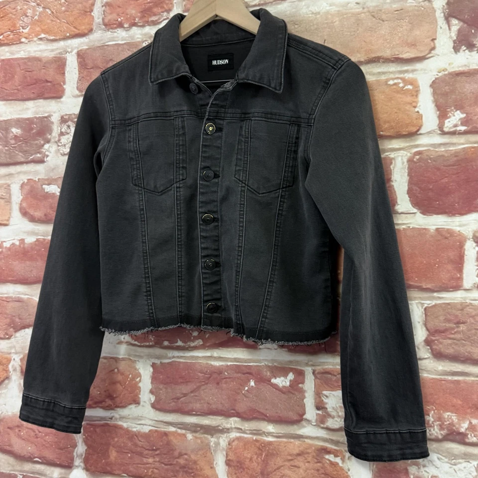 Chaqueta de mezclilla Hudson Jeans para mujer pequeña negra recortada lentejuelas estrella espalda dobladillo crudo Foto 3 de 4