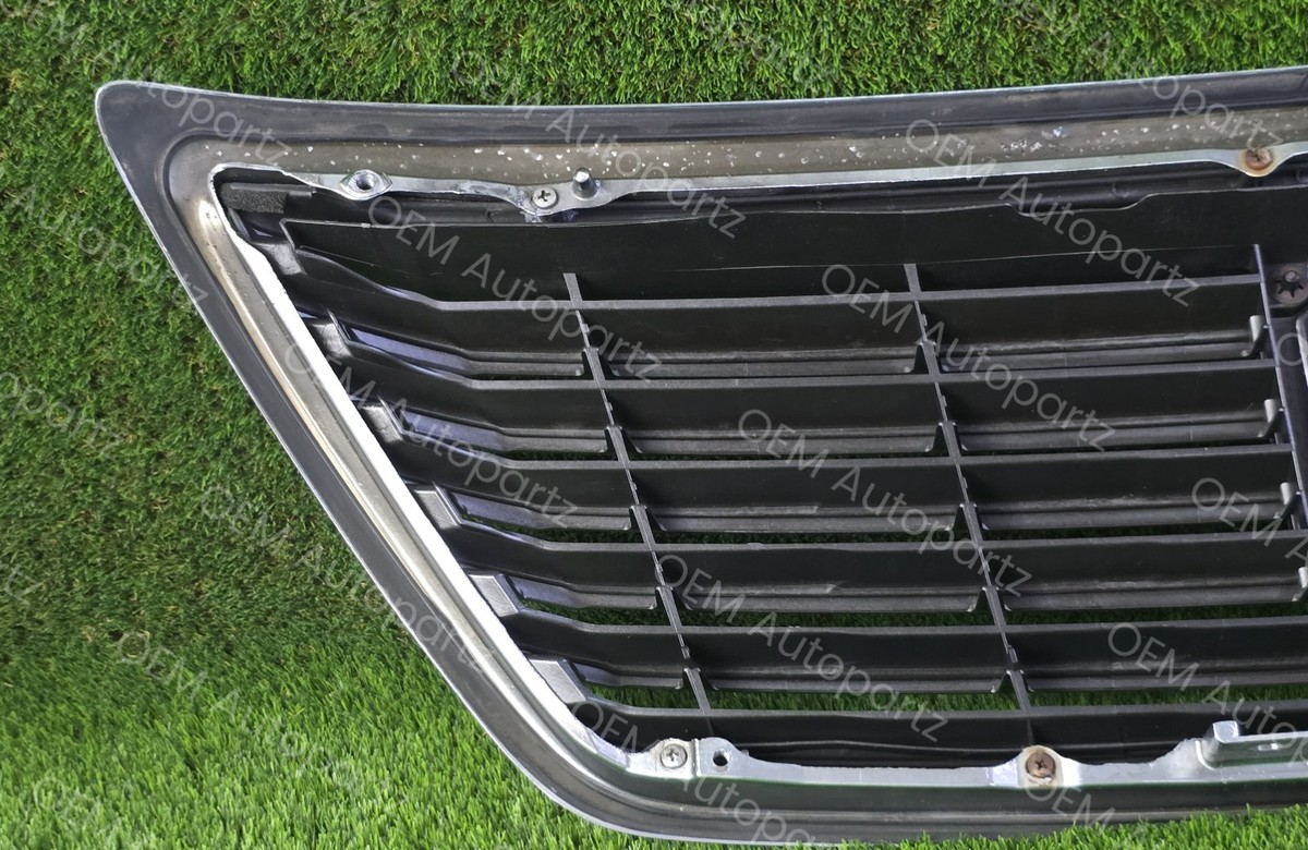 2004-2006 Lexus LS430 Fron grill with Radar Emblem Oem jdm Used