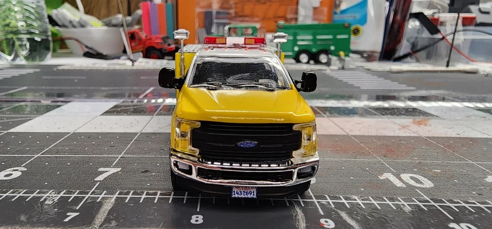 1/64 Kitbash Ventura County Fire Ford F350 Paramedic - Image 3 of 4