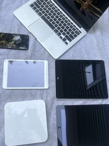 Apple lot! Great Condition! 6 Total Items. Read Description