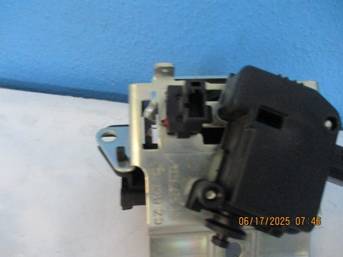 Original Skoda Octavia Kofferraumdeckel-Schloss Außen 1U0827565A (HKS45) - Bild 7 von 11