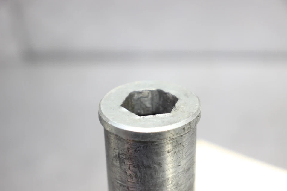 02-05 KAWASAKI NINJA ZX12R Front Wheel Axle - Image 3 of 4