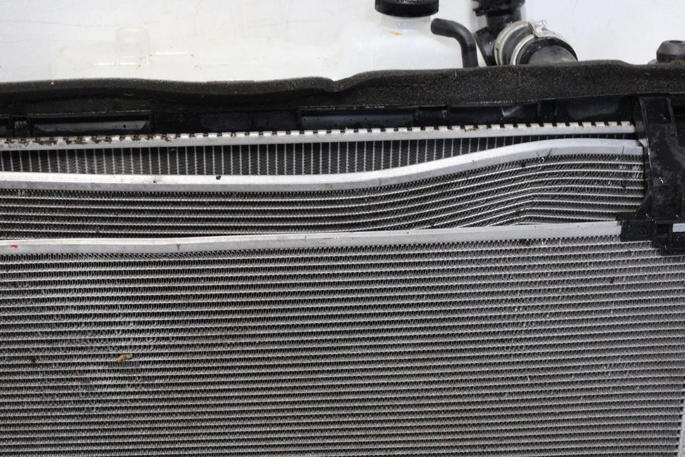 Radiator LEXUS IS300 22 - Изображение 2 из 4