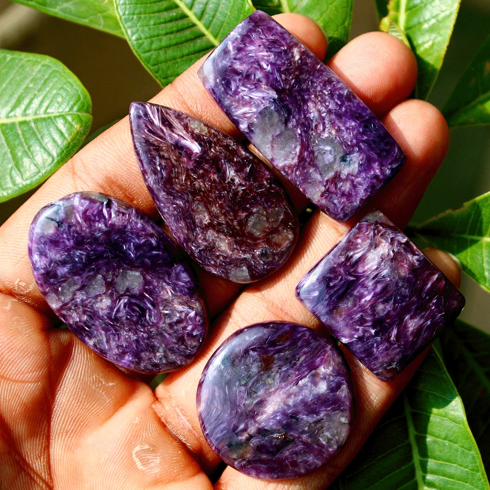 Lote de 5 piedras preciosas naturales rusas charoite mezcla de cabujón de alta calidad sin tratar Foto 3 de 4