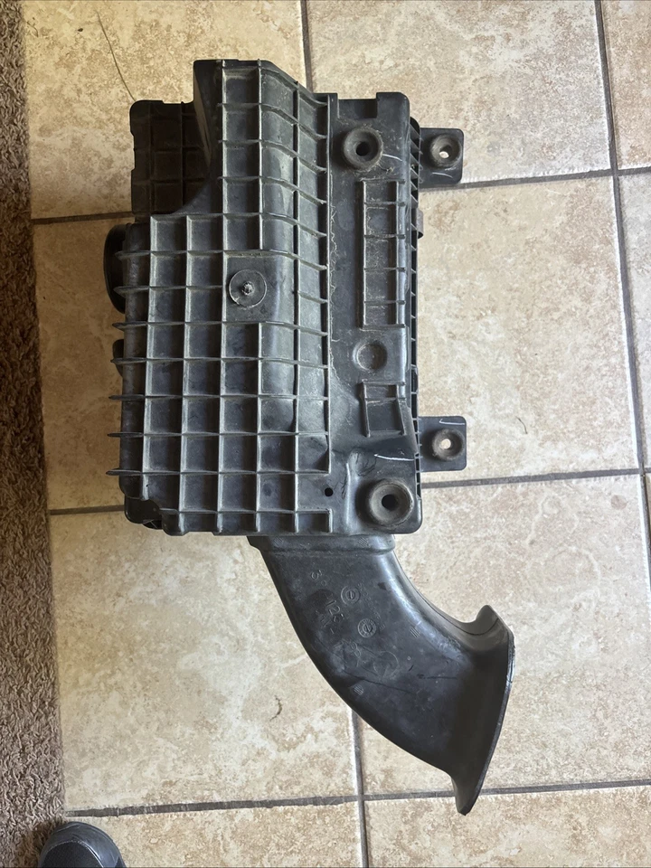 02-18 Dodge RAM 1500 Motor Limpiador de admisión de aire Caja de filtro (3.6L/3.7L/4.7L/5.7L) Foto 3 de 4