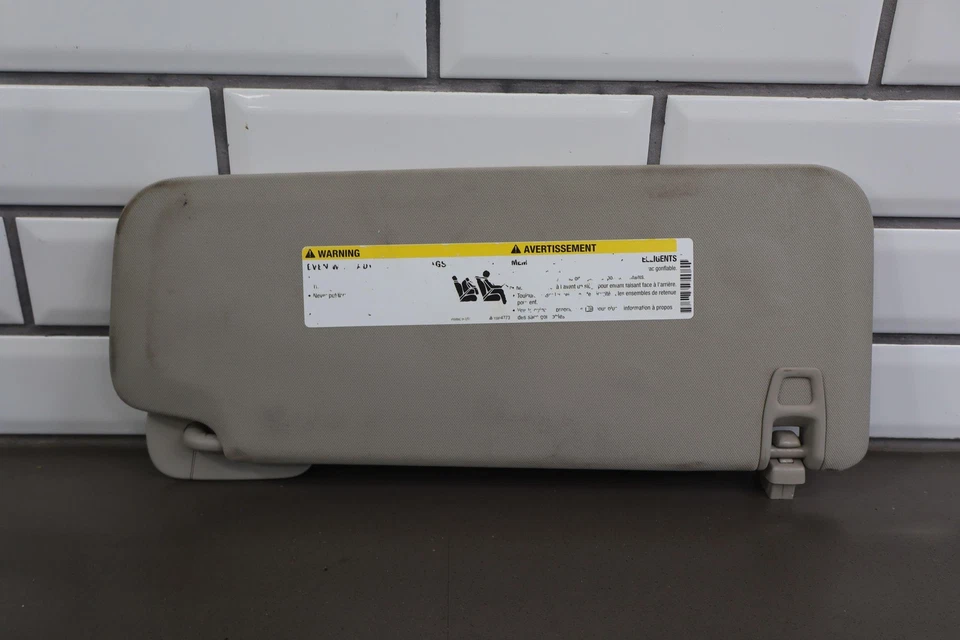 07-14 Parasoles interiores Chevy Suburban OEM (par izquierda/derecha) neutros Foto 2 de 4