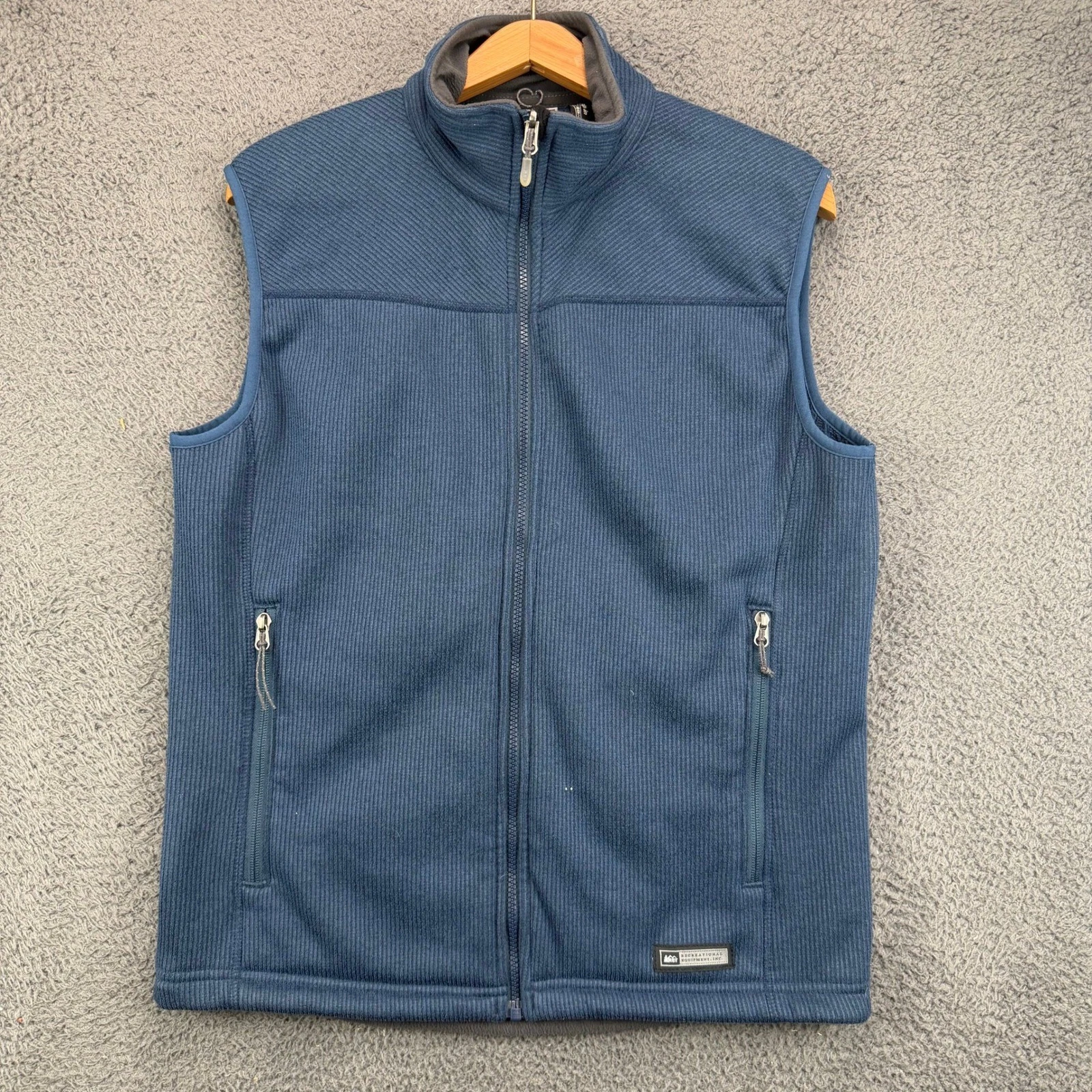 REI Mens Medium Blue Ribbed Full Zip Fleece Vest Recycled Polyester Hiking 9922