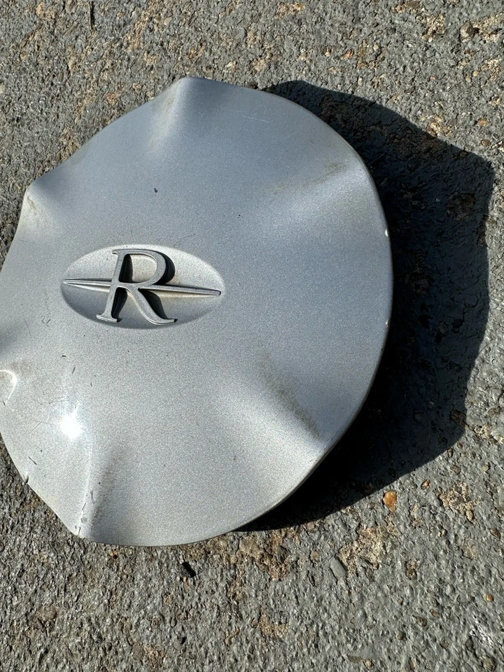 Tapacubos tapacubos plateada 95-99 Buick Riviera 16” OEM 25602312 Foto 4 de 4