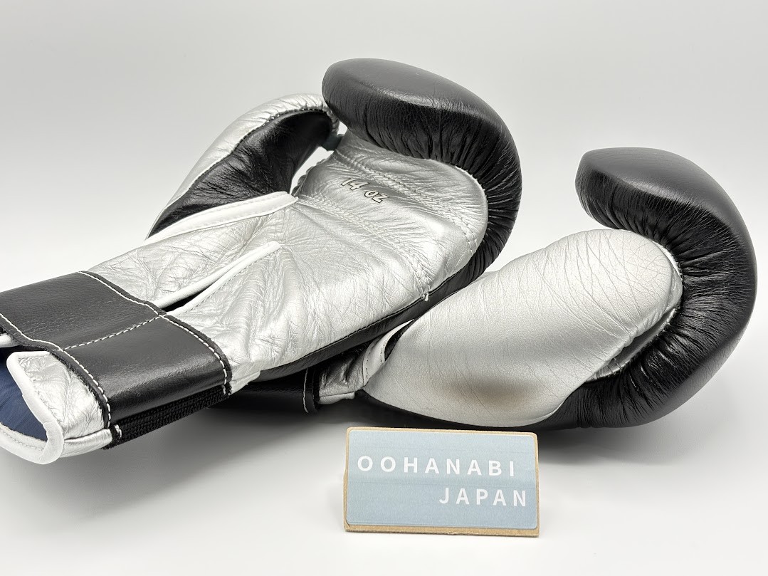 Winning Boxing Gloves 14oz CO-MS-500B Black Silver Tape type Used